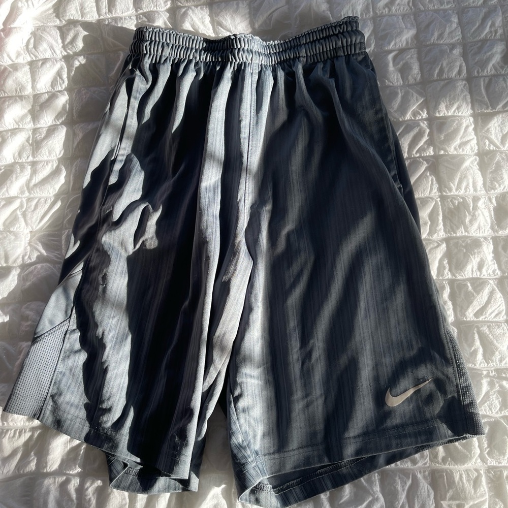 NIKE Men’s Athletic Grey Shorts Drawstring